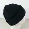 Venta Directa de Fábrica Placa de Foco Negra Pura Suéter Cálido de Doble Capa Gorro Frío Sombrero Hexagonal de Cuatro Esquinas Acrílico de Punto Plano