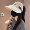 Chapéu de Pescador Vazado Respirável Novo de Verão 2025 Feminino para Exterior Proteção Solar Filtro Solar Boné Fashionável para Rabo de Cavalo