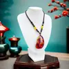 Collar de Piedra Cruda Ámbar Sangre, Colgante Largo de Gota de Agua de Ámbar con Cera de Abejas Patrón de Nube, Cadena de Suéter con Amuleto de Paz y Seguridad