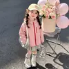 Jaqueta corta-vento com capuz infantil para primavera e outono, jaqueta infantil 2026, novo estilo, top à prova de vento para meninas, estilo coreano, roupa casual para bebês