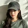 Estilo retro americano, gorra de béisbol nueva con bordado de letras minimalista, elegante y chic para fotografía callejera al aire libre, ofreciendo protección solar