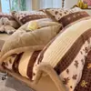Juego de Cama de Cuatro Piezas Estilo Flor Rota con Ribete de Pelo de Conejo Completamente Mate Leche Polar Invierno Espesado Cálido Añadido Funda de Edredón de Polar Sábana