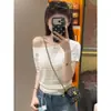 Top de punto gris elegante con diseño calado de un solo hombro y manga corta para mujer, nuevo estilo coreano de verano 2026, top súper atractivo y juvenil a la moda