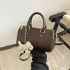 Bolsa de bolos de estilo retro de alta gama para mujer, colección de otoño 2026, bolso de hombro simple y moderno, nuevo bolso cruzado versátil