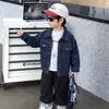 Chaqueta de mezclilla para niño para primavera y otoño 2026 estilo nuevo, estilo urbano moderno para niños, top de otoño fresco y elegante para niños pequeños