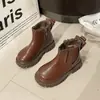 Botas Curtas Infantis Botas Estilo Martin para Meninas 2026 Outono/Inverno Novo Estilo Botas de Couro Preto Botas de Moda Cool Botas Simples