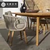 Villa Nórdica Silla de Comedor de Madera Maciza Terraza de Ocio Mesa Redonda de Teca Balcón al Aire Libre Mesa y Silla de Té Silla Creativa de Ratán Juego de Tres Piezas