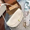 Bolsa de media luna al por mayor transfronteriza modelo nuevo 2026 bolsa tipo dumpling de piel de vaca suave bolsa de axila de cuero genuino a la moda bolso de hombro cruzado