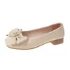 Sapatos femininos brisa suave estilo francês, novos mocassins de outono 2026 com sola macia para combinar com saias, sapatilhas fadas com laço