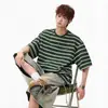 Camiseta Unisex de Rayas y Bloques de Color Estilo Retro Americano Manga Corta 2026 Nueva Marca de Moda Holgada Pareja Media Manga Estilo Retro Hong Kong