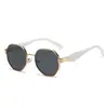 Gafas de sol de estilo moderno para mujer, con personalidad de alta calidad, con forma de caja poligonal de metal y protección UV.