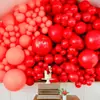Un juego de 149 globos de varios tamaños, disponibles en tamaños de 5 pulgadas, 10 pulgadas, 12 pulgadas y 18 pulgadas, adecuados para celebraciones como fiestas de cumpleaños, bodas y bautizos, para mejorar la atmósfera festiva.