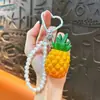 Pingente de chaveiro de corrente de pérolas de frutas simuladas, doce e versátil, design fresco e simples, moderno e único