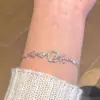 Pulsera de Flor de Cerezo Rosa Diamante Gato Primavera Temprana para Mujer Lujo Ligero Nicho Sensación de Alta Gama Versátil Mejor Amiga Estudiante Pulsera Nuevo Estilo