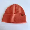 Modioso Gorro de Punto Versátil y Cálido con Etiqueta de Cuero para Mujer, Nuevo Gorro de Invierno a Prueba de Viento, Gorro de Lana Elegante de Color Sólido