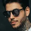 Óculos de Sol Europeus e Americanos com Armação Redonda para Mulheres, Novos Óculos de Sol Retrô Estilo Ins Moda de Rua, Óculos Personalizados Tendência com Tachas para Homens