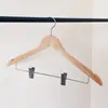 Percha de Madera Maciza con Pinzas para Pantalones, Gancho de Metal Plateado, Percha Integrada para Blusas y Pantalones, Perchas de Madera al por Mayor para Exhibición en Tiendas de Ropa