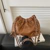 Bolsa pequena de ombro feminina 2023 nova moda bolsa de corrente com laço estilo western versátil bolsa de lixo transversal sob o braço
