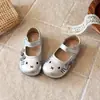 Zapatos para niños 2026 nuevo verano para niñas zapatos tipo mocasín ligeros de suela blanda zapatos de playa estilo princesa con lazo para niños