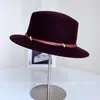 Elegante Sombrero Plano Hecho a Mano de Seda y Lino con Cinta Pequeña para Mujer, Sombrero de Fieltro de Lana Australiana para Otoño e Invierno, Sombrero de Moda Perla Hepburn