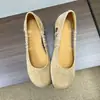 Zapatos de mujer elegantes, modernos y con estilo para aumentar la altura 2026 Modelo de verano nuevo estilo coreano, punta redonda poco profunda, absolutamente hermosos y atractivos, suela suave