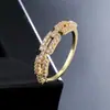 RAKOL Anillo de Zirconia Estilo Ins Europeo y Americano Transfronterizo con Diamante Rectangular y Cadena de Esmeralda Anillo de Diseño Hueco Joyería