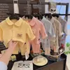 Conjunto de pijama cepillado para niños, nueva colección otoño 2026, manga larga, diseño de cuadros de dibujos animados, unisex, con cuello camisero, adecuado para ropa de casa