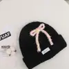 Gorro de lana tejido con lazo de cuerda colorido coreano para mujer, otoño e invierno, adelgazante, cálido, protector de orejas