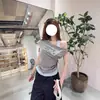 Camiseta de Manga Corta con Hombro Descubierto Inclinado de Chica Caliente Americana para Mujer Verano Diseño de Chica Caliente Aspecto Adelgazante Parte Superior Fruncida en la Cintura