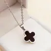 Collar Transfronterizo de Acero Inoxidable Tohm Europeo y Americano, Colgante Femenino de Trébol de Cuatro Hojas, Joyería de Cadena para Clavícula de Gama Alta que No se Desvanece