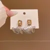 Pendientes Elegantes Franceses con Forma de Abanico de Hoja de Ginkgo y Pedrería para Mujer, Clavos de Alta Gama, Joyería de Oreja Moderna Versátil Única