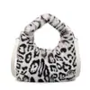 Bolsa de Pelúcia Estilo Ins Coreano Estampa de Leopardo Bolsa Feminina Moda Tendência Outono 2025 Popular Versátil de Ombro Único Transversal