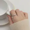 Anillo de Apertura Cruzada de Diamante Flash Estilo Francés para Mujer Lujo Ligero Dulce Hueco Gota de Agua Nicho Venta al por Mayor Anillo Elegante para el Dedo Índice