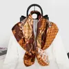 Lenço de Seda Estampado Sade Feminino Primavera e Outono Novo Lenço Quadrado Versátil Elegante Proteção Solar Xale de Seda Turbante