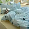 Juego de ropa de cama de cuatro piezas de algodón 100% clase A para dormir sin ropa, funda de edredón de algodón puro con estampado de dibujos animados fresco y lindo estilo ins, juego de tres piezas para dormitorios de estudiantes