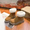 Botas de neve femininas com sola grossa, novo estilo inverno 2026, forradas com fleece e espessadas para aquecimento, botas Martin impermeáveis