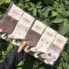 Meias esportivas de algodão para mulheres, trama de mil pés, comprimento até o meio da panturrilha, tricô à máquina integrado, meias de algodão, cor sistema Maillard café com leite de moca, 26 Outono/Inverno