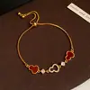 Pulseira de cabaça vermelha com zircônia cúbica banhada a ouro 18k real, uma nova pulseira retrô estilo chinês que é versátil e exala uma sensação de luxo leve e alta qualidade
