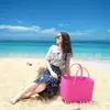 Fabricantes transfronterizos de gran venta al por mayor bolsa de playa EVA inyectada bolsa con agujeros huecos bolso cruzado para mujer Bolsa de almacenamiento para la playa