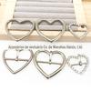 Fivela decorativa de amor Crossbar Fivela decorativa de amor DIY Acessórios para roupas Fivela de nó de canto de pano Broca de três engrenagens em forma de coração