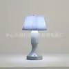 Lámpara de Mesa de Tela Retro Transfronteriza Lámpara de Mesita de Noche para Dormitorio Lámpara de Mesa Pequeña Creativa Luz Nocturna de Atmósfera Cálida de Gama Alta