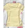 Camiseta Amarilla Clara de Cuello en U y Manga Corta para Mujer, Verano 2026, Corte Ajustado, Favorecedora, Elegante Camiseta Base para Llevar por Debajo