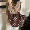 Bolsa Tote de Mão Grande Capacidade com Bolinhas em Pelúcia Camurçada Nova Coleção Outono 2026 Moda Casual para o Dia a Dia Ombro Único Sob o Braço