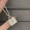 Collar Bolsa Kelly V Oro Versión de Alta Gama Completo Diamante Carta de Amor H Chapado en Oro Rosa de 18K Cadena para Clavícula Bolsa Kelly para Mujeres