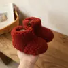 Botas de neve para meninas, novo estilo de inverno 2026, sapatos fofos, botinhas de cano curto forradas com fleece, quentes, botas de algodão de camada dupla para meninas pequenas e bebês