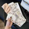 Bufanda larga de seda floral verde vibrante para mujer, nueva de primavera y otoño, estrecha, estilo coreano, moderna y elegante, bufanda de cuello para traje