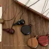 Acessórios: Colar de Garrafa de Vinho de Madeira, Pingente de Madeira de Ágar, Corrente Longa para Suéter, Corrente para Suéter de Outono e Inverno, Luxo Leve, Design de Madeira de Alta Qualidade