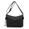 Bolsa transversal de náilon leve para moda de comércio exterior transfronteiriço, novo modelo 2025, bolsa casual simples e versátil, bolsa de ombro feminina
