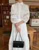 Enviado desde Corea: Conjunto de Blusa Vintage de Encaje Hueco con Mangas de Linterna + Falda de Cintura Alta con Lazo para Mujer