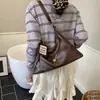Bolso de Hombro Individual Retro de Nicho Coreano para Mujer 2026 Nuevo Bolso Tote de Gran Capacidad para el Trabajo con Acabado de Alta Gama y Diseño Cruzado